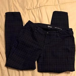 Ladies Black Plaid Jeans size 12 Curvy Skinny Leg